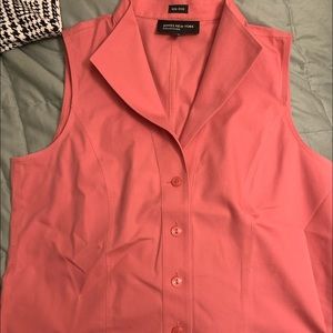 Women’s salmon pink, tank top button is